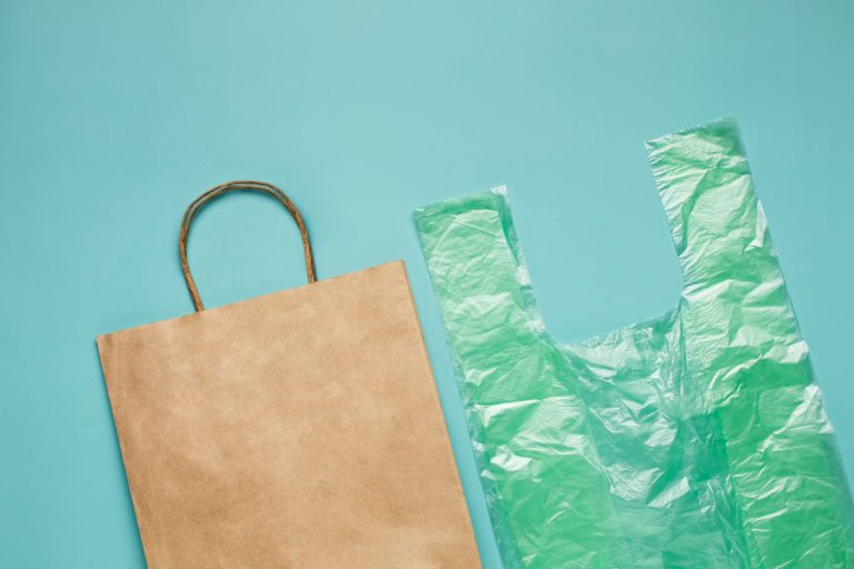 La innovación que convierte bolsas de plástico en recursos sostenibles